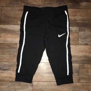 Med Girls Cropped Nike Joggers